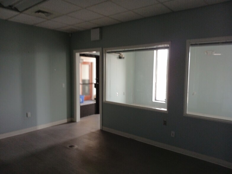 240 Sargent Dr, New Haven, CT à louer - Photo du bâtiment - Image 2 de 6