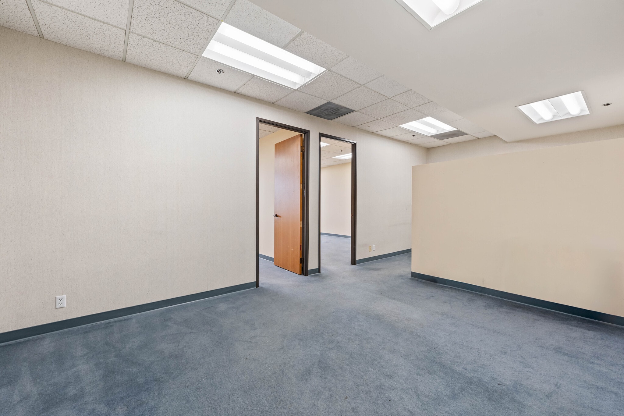 2670 N Main St, Santa Ana, CA à louer Photo intérieure- Image 1 de 4