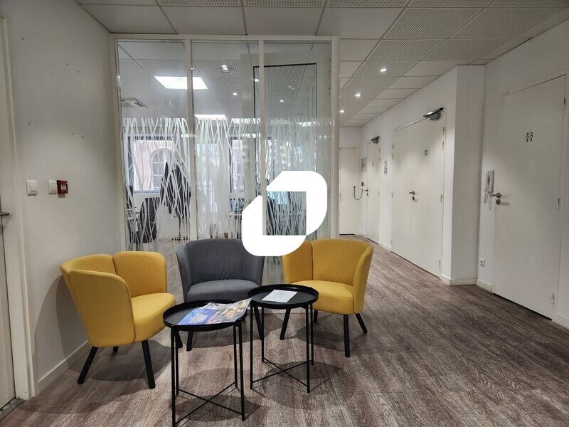 Office in Bordeaux for lease Building Photo- Image 1 of 8