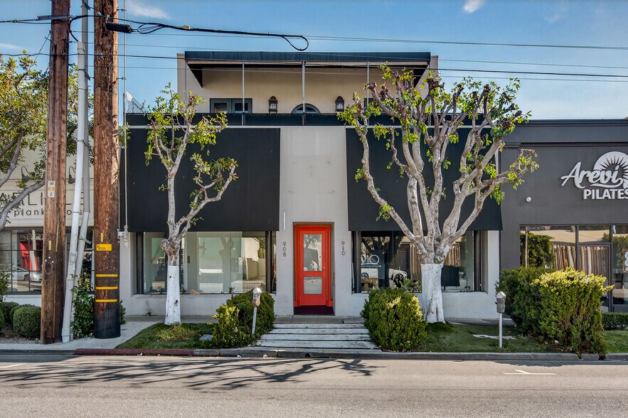 910 N La Cienega Blvd, Los Angeles, CA à vendre - Photo du bâtiment - Image 2 de 33