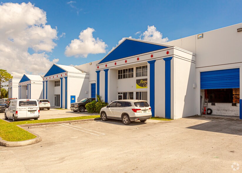 13450-13464 SW 131st St, Miami, FL à louer - Photo du bâtiment - Image 3 de 4