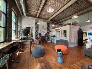 231 W 4th St, Winston-Salem, NC à louer Photo intérieure- Image 1 de 12