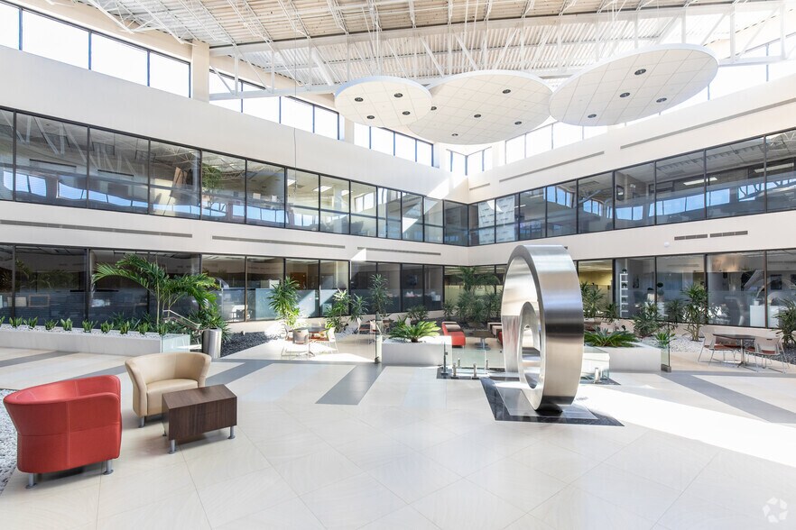 7771 W Oakland Park Blvd, Fort Lauderdale, FL à louer - Photo intérieure - Image 1 de 16