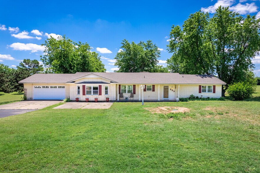 523 W Country Club Rd, Chickasha, OK à vendre - Photo du bâtiment - Image 3 de 46
