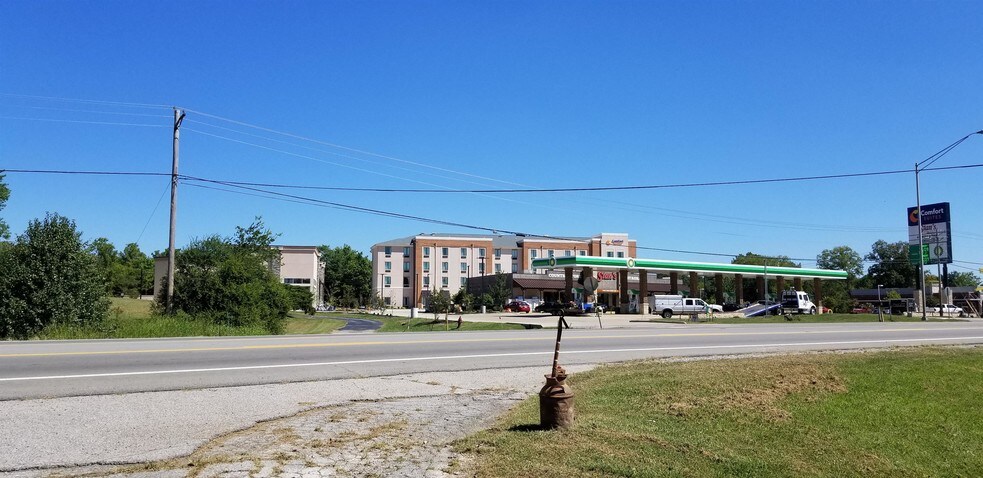 Bear Creek Pike, Columbia, TN à vendre - Photo du bâtiment - Image 2 de 14