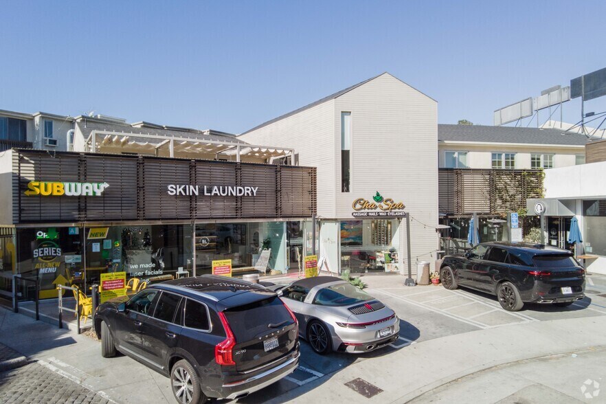 11723-11733 Barrington Ct, Los Angeles, CA à louer - Photo du bâtiment - Image 2 de 4