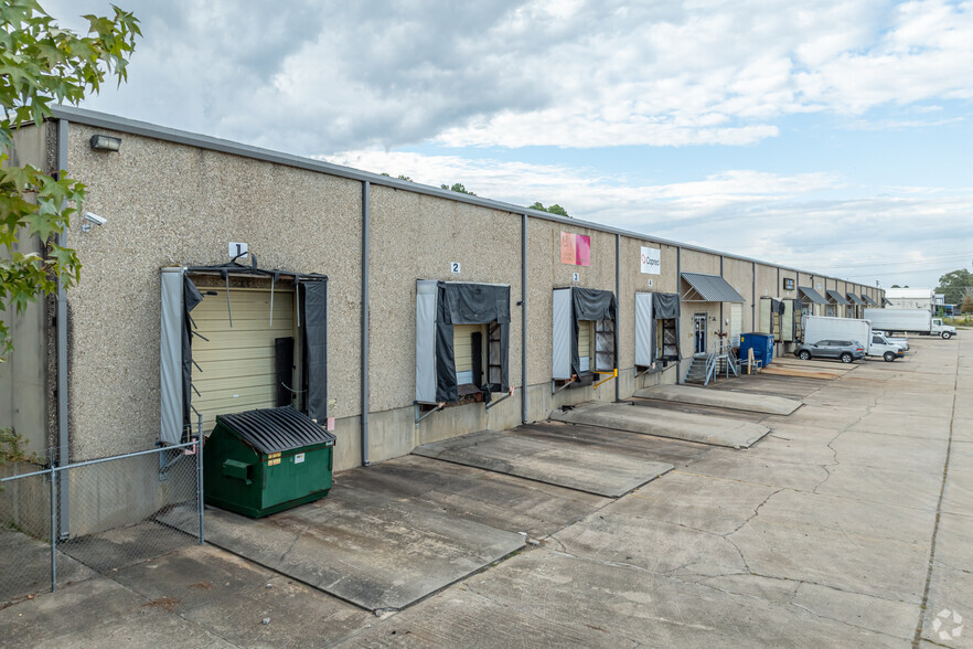 6200 Scott Hamilton Dr, Little Rock, AR à louer - Photo du bâtiment - Image 2 de 6