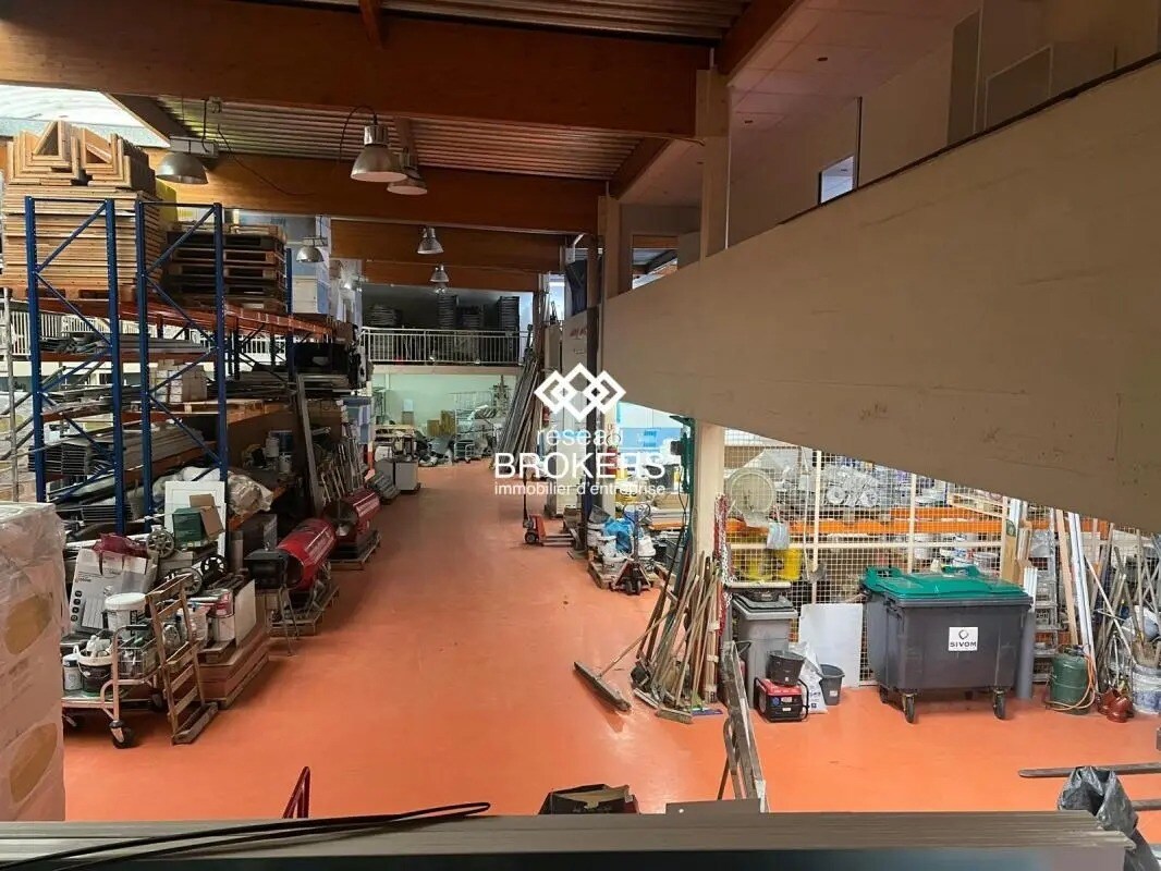 Flex in Mandres-les-Roses for sale Interior Photo- Image 1 of 5