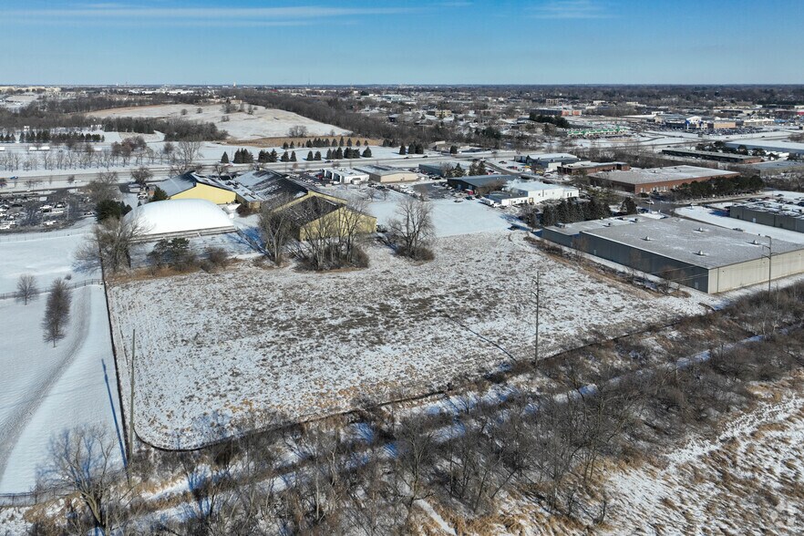 2136 NW 108th St, Clive, IA à louer - Photo du bâtiment - Image 3 de 3