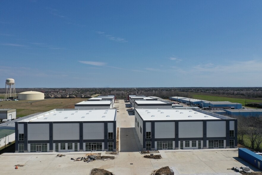 1613 N Main St, Pearland, TX for sale - Building Photo - Image 2 of 5