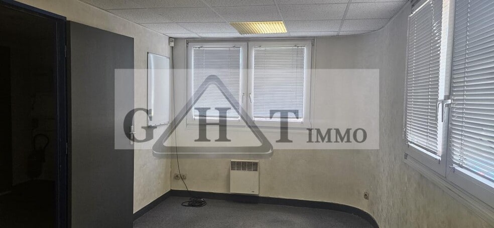 Office in Alfortville for lease - Interior Photo - Image 2 of 5