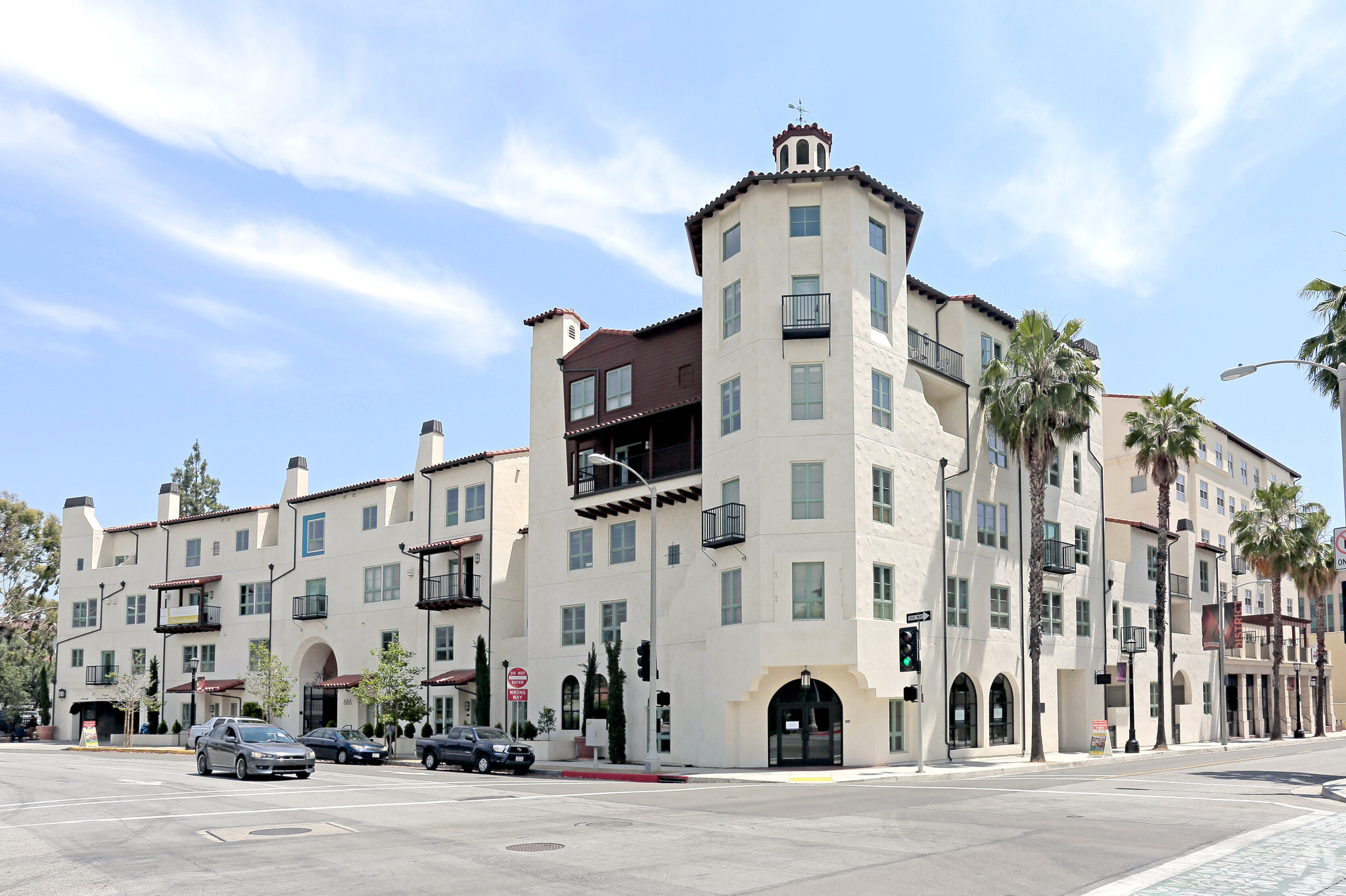 686 E Union St, Pasadena, CA à vendre Photo du bâtiment- Image 1 de 1