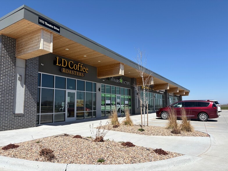 1113 Theatre Drive, Hastings, NE for lease - Building Photo - Image 3 of 3