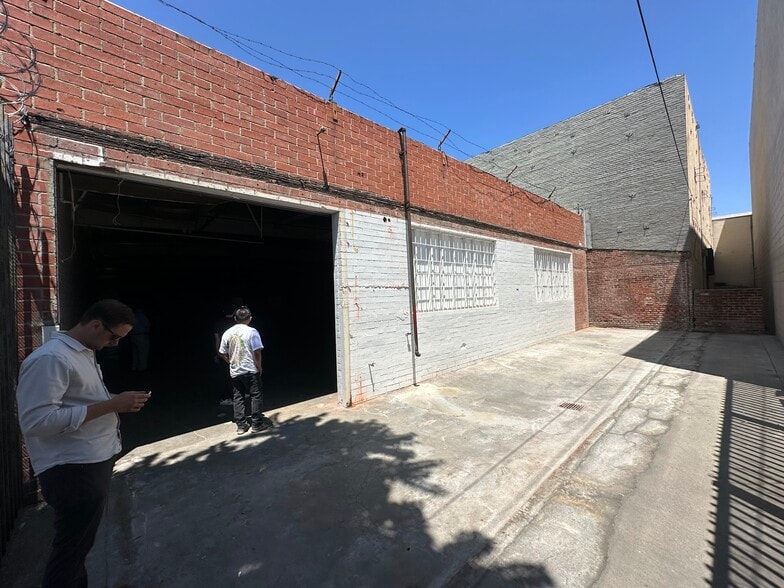 3850 Broadway Pl, Los Angeles, CA for sale - Building Photo - Image 2 of 8