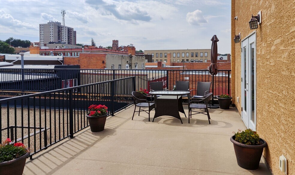 640 3 St SE, Medicine Hat, AB à louer - Photo du bâtiment - Image 2 de 14