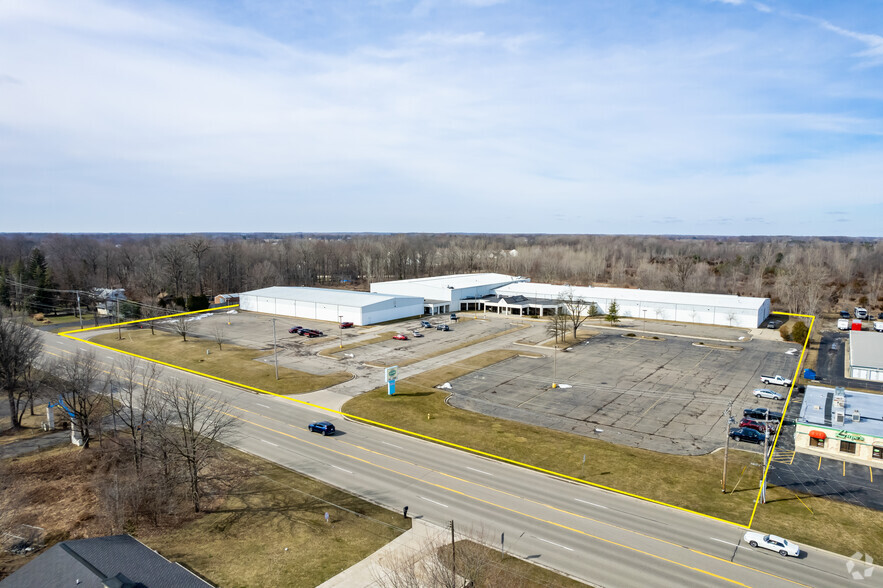 1144-1160 S Elms Rd, Flint, MI for sale - Building Photo - Image 1 of 1