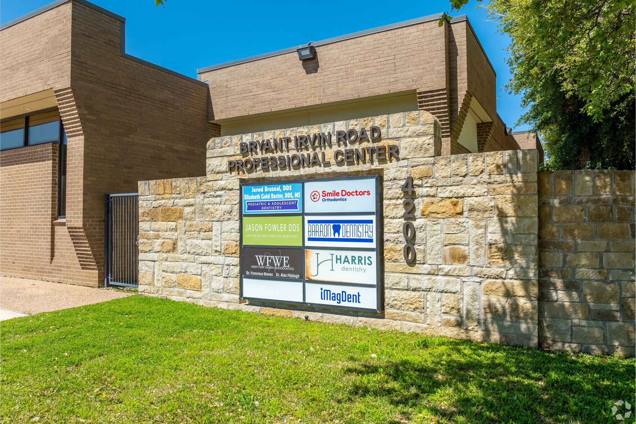 4200 Bryant Irvin Rd, Benbrook, TX for lease Building Photo- Image 1 of 10