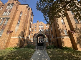 Majestic Apartments - Parking Garage