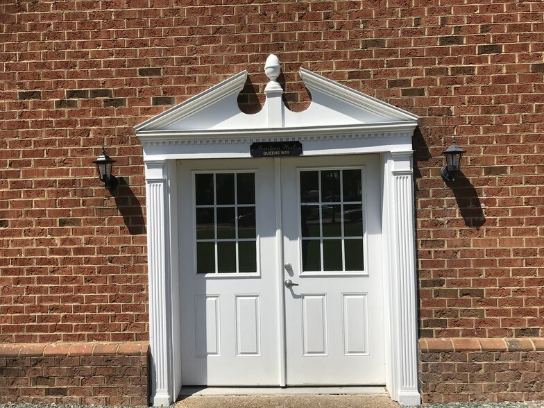 10-14 W Queens Way, Hampton, VA for lease - Building Photo - Image 2 of 5