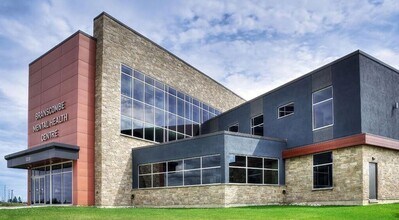 2100 Fourth Av, St Catharines, ON for lease Building Photo- Image 1 of 13