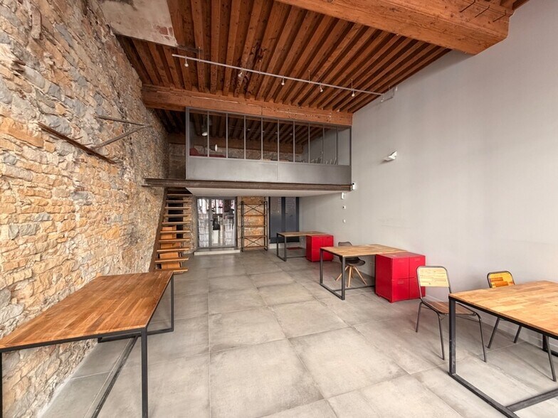 Retail in Lyon for lease - Interior Photo - Image 2 of 7