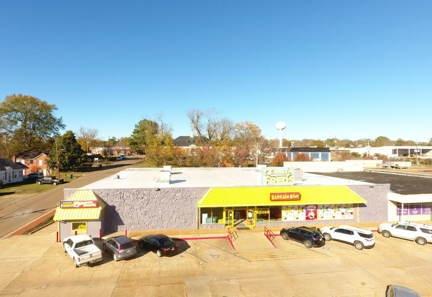 300 S Pearl St, Carthage, MS for sale - Building Photo - Image 1 of 1