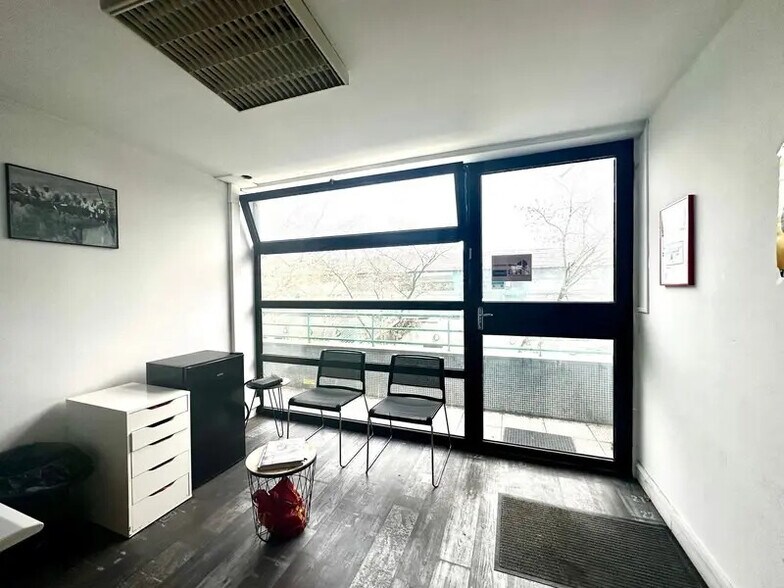 Office in Taverny for lease - Interior Photo - Image 2 of 6