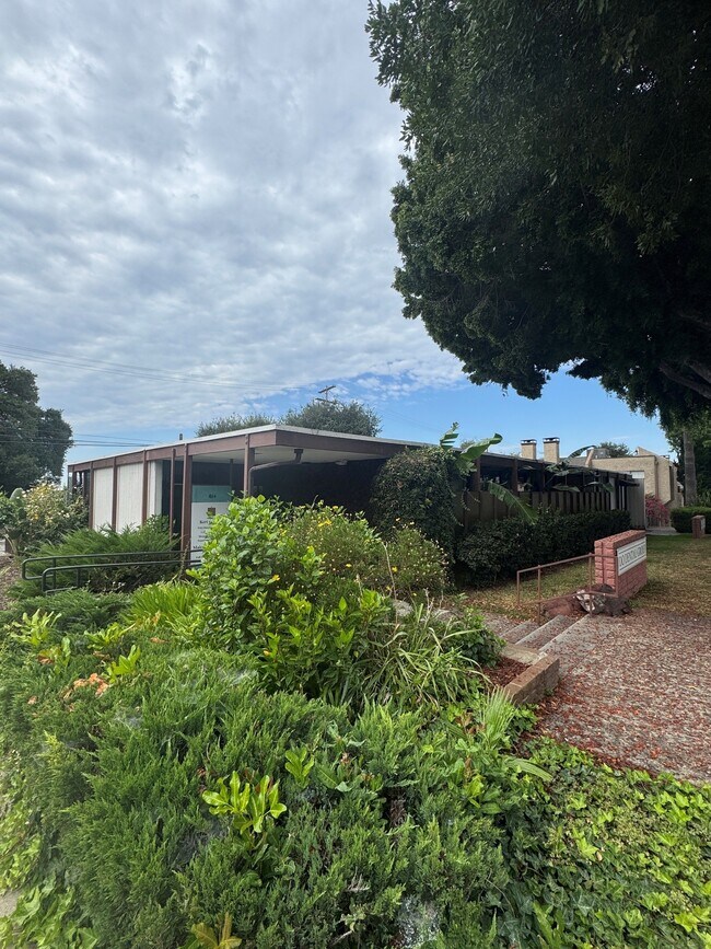More details for 814 W Foothill Blvd, Monrovia, CA - Office for Sale