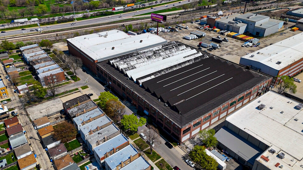 905 S Menard Ave, Chicago, IL for lease - Building Photo - Image 2 of 10