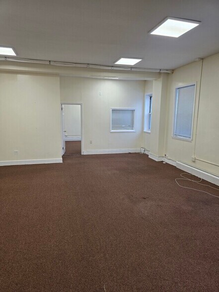 3036-3040 E Tremont Ave, Bronx, NY à louer - Photo du bâtiment - Image 3 de 3