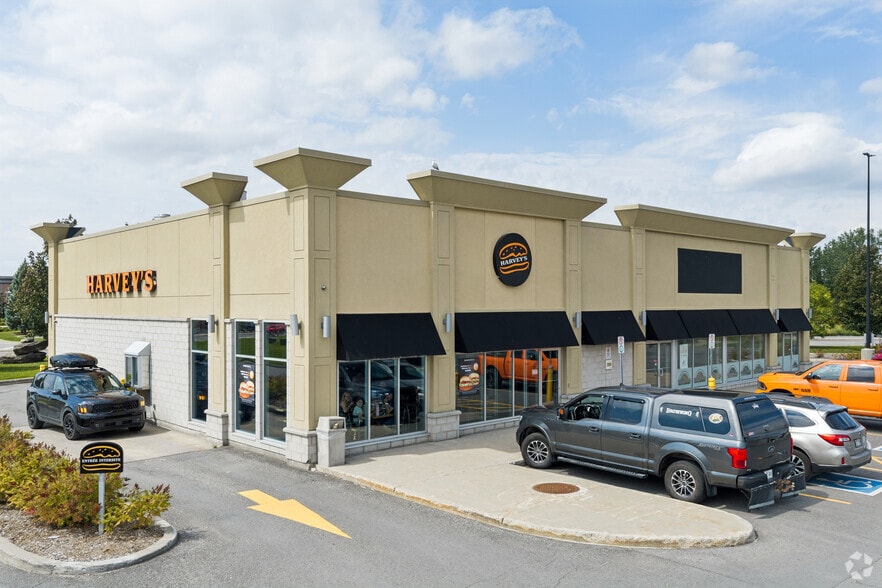 5205 Boul Robert-Bourassa, Laval, QC for lease - Primary Photo - Image 3 of 72