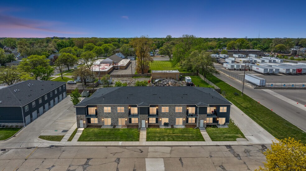 1241-1251 E Woodward Heights Blvd, Hazel Park, MI à vendre - Photo principale - Image 2 de 58
