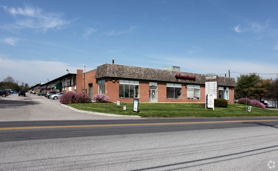 16598-16742 Oakmont Ave, Gaithersburg, MD for lease - Building Photo - Image 2 of 5