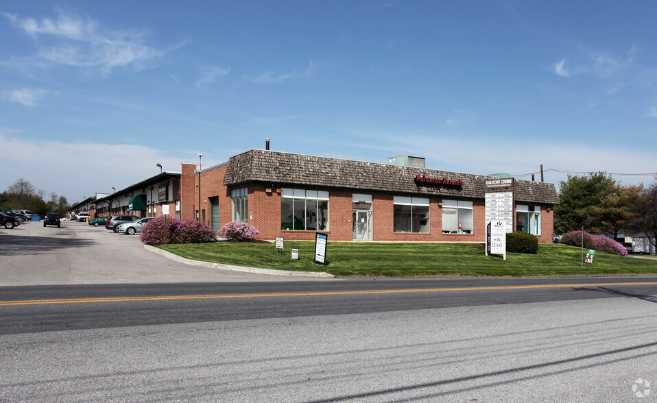 16598-16742 Oakmont Ave, Gaithersburg, MD à louer - Photo du bâtiment - Image 2 de 5