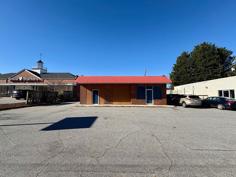 233 Biltmore Ave, Asheville, NC à louer - Photo du bâtiment - Image 2 de 13