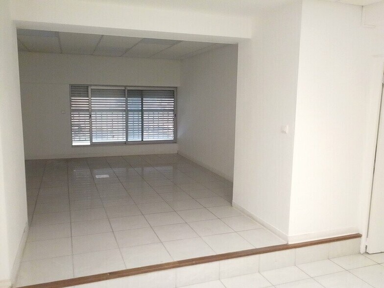 Office in Marseille for lease - Interior Photo - Image 3 of 3