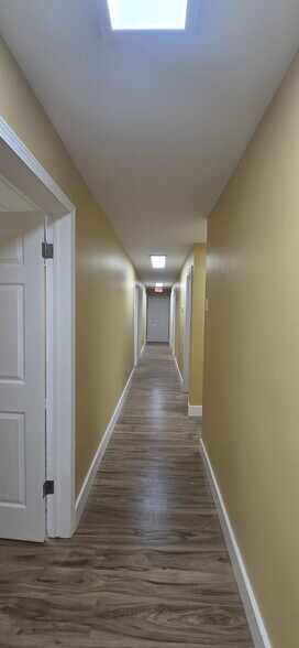 1095 W Huron St, Waterford, MI à louer - Photo du bâtiment - Image 2 de 19