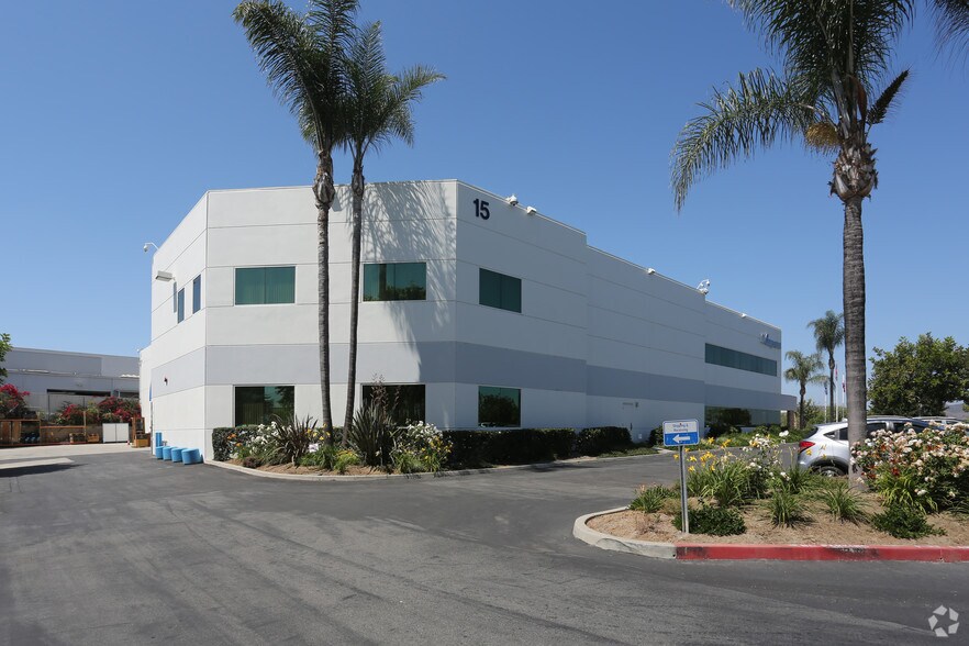15 Whatney, Irvine, CA à vendre - Photo du bâtiment - Image 3 de 43