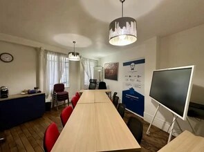 Office/Retail in Paris for lease Building Photo- Image 2 of 4