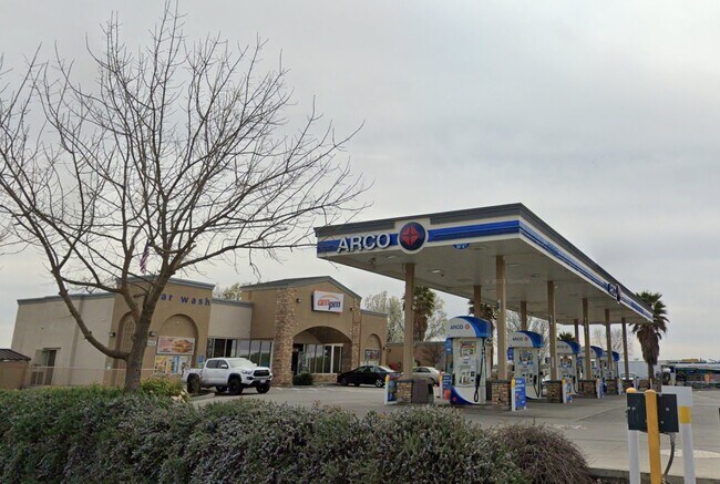 Plus de détails pour 16435 County Road 99, Woodland, CA - Commerce de détail à vendre