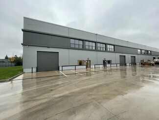 Plus de détails pour 12 Allée De Dublin, Les Pavillons-sous-Bois - Bureau, Local d'activités à louer