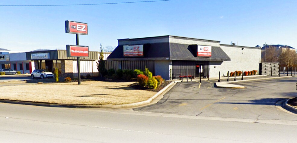 1851 University Dr NW, Huntsville, AL à vendre - Photo du bâtiment - Image 1 de 10