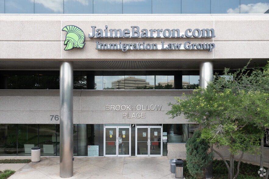 7610 N Stemmons Fwy, Dallas, TX à louer - Photo du bâtiment - Image 3 de 16