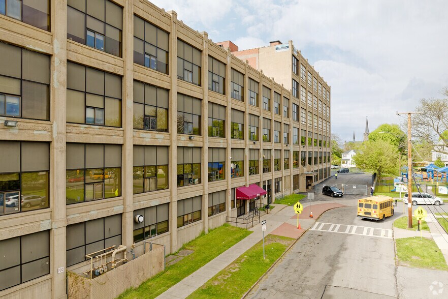 30 Hart St, Rochester, NY à louer - Photo du bâtiment - Image 2 de 12