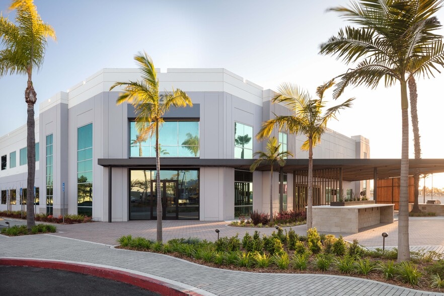 NorthPointe portfolio of 2 properties for sale on LoopNet.ca - Building Photo - Image 3 of 4