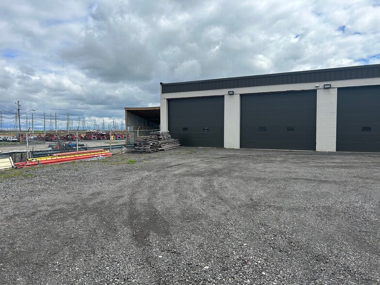 4625 Witmer Rd, Niagara Falls, NY for lease - Building Photo - Image 1 of 12