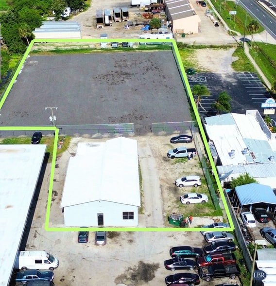 141 Clearlake Rd, Cocoa, FL for lease - Building Photo - Image 1 of 3