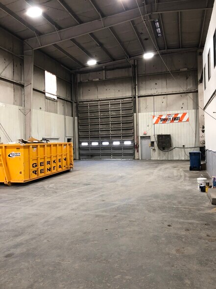 3490 Manchester Tfwy, Kansas City, MO à louer - Photo du bâtiment - Image 2 de 7