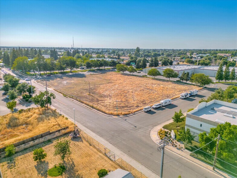 3940 Norwood Ave, Sacramento, CA à vendre - Photo du bâtiment - Image 1 de 16