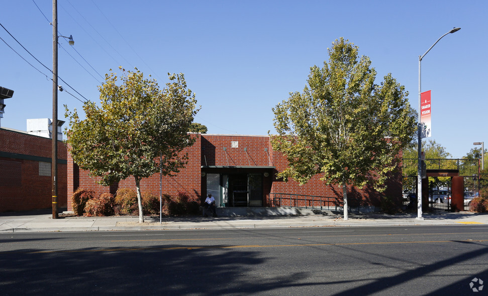 3200 Stockton Blvd, Sacramento, CA à vendre - Photo du bâtiment - Image 3 de 5